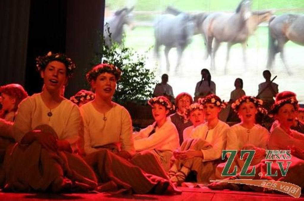 Svētdien, 15. maijā, Jelgavas kultūras namu piedimdināja Bērnu un jauniešu centra «Junda» tautas deju kolektīvi «Jundaliņi», «Jundēns» un «Jundari». Koncertā «Lec, kumeliņ, dancodams!» viņi svinēja savu 11. dzimšanas dienu, kurai bija...