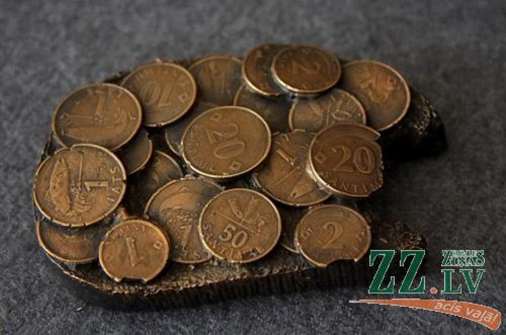 Mūsu pilsētā ceturtdien atklāja Baltijas medaļu mākslinieku darbu ekspozīciju, kas latviešu teātra tēva Ādolfa Alunāna memoriālā muzeja atjaunotajā ēkā būs skatāma visu vasaru. Tajā aplūkojami arī divu jelgavnieču – Nellijas Skujenieces un...