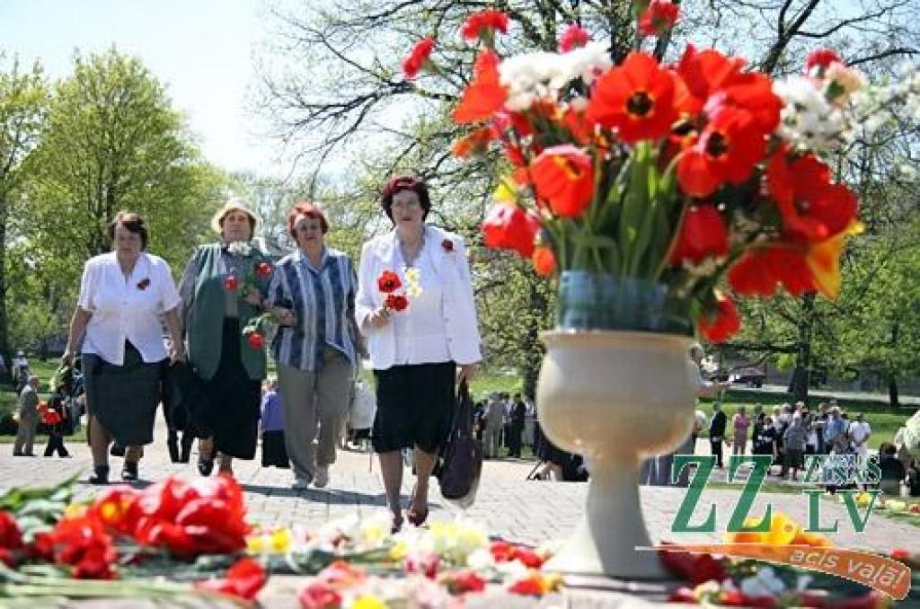 Nacisma sagrāves un Otrā pasaules kara upuru piemiņas dienas pasākumu 9.maijā Jelgavā arī šogad organizē krievu kultūras biedrība «Veče».
Pa dienu jelgavnieki uz sapulci – ziedu nolikšanu pulcējās Stacijas parkā.
Savukārt vakarā pasākums...