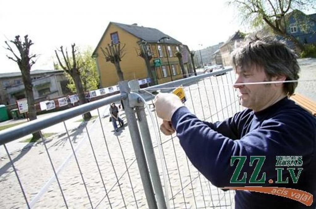 Īpašs pasākums «Māksla mūsos un ap mums» sestdien noritēja arī vietā, kur gandrīz pirms mēneša Mākslas dienas Jelgavā tika atklātas – Ģ.Eliasa muzejā. Centrālās mākslas dienu izstādes apskati varēja savienot ar Jelgavas Mūzikas vidusskolas...