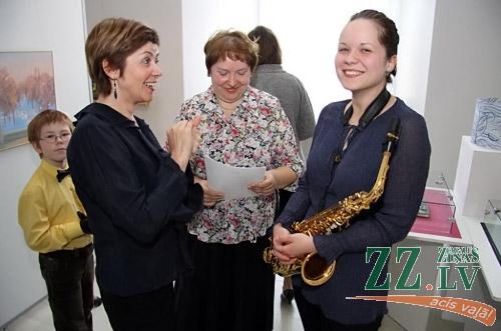 Īpašs pasākums «Māksla mūsos un ap mums» sestdien noritēja arī vietā, kur gandrīz pirms mēneša Mākslas dienas Jelgavā tika atklātas – Ģ.Eliasa muzejā. Centrālās mākslas dienu izstādes apskati varēja savienot ar Jelgavas Mūzikas vidusskolas...