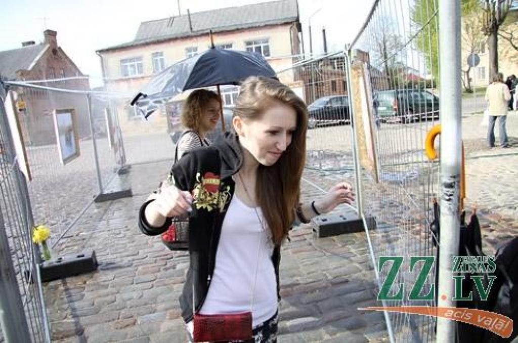 Īpašs pasākums «Māksla mūsos un ap mums» sestdien noritēja arī vietā, kur gandrīz pirms mēneša Mākslas dienas Jelgavā tika atklātas – Ģ.Eliasa muzejā. Centrālās mākslas dienu izstādes apskati varēja savienot ar Jelgavas Mūzikas vidusskolas...