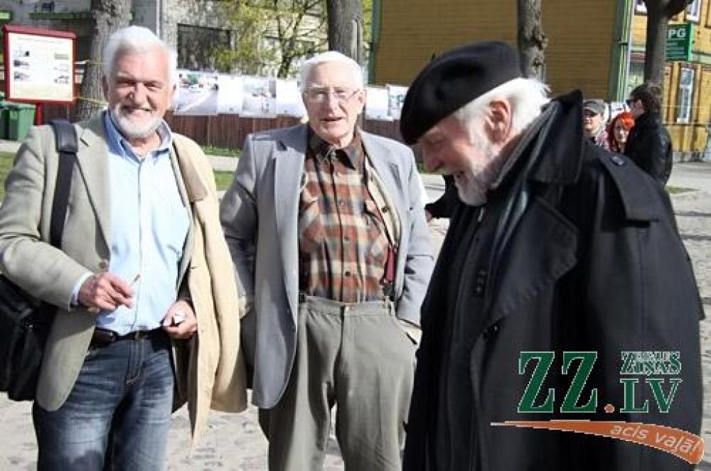 Īpašs pasākums «Māksla mūsos un ap mums» sestdien noritēja arī vietā, kur gandrīz pirms mēneša Mākslas dienas Jelgavā tika atklātas – Ģ.Eliasa muzejā. Centrālās mākslas dienu izstādes apskati varēja savienot ar Jelgavas Mūzikas vidusskolas...