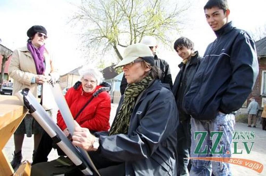 Īpašs pasākums «Māksla mūsos un ap mums» sestdien noritēja arī vietā, kur gandrīz pirms mēneša Mākslas dienas Jelgavā tika atklātas – Ģ.Eliasa muzejā. Centrālās mākslas dienu izstādes apskati varēja savienot ar Jelgavas Mūzikas vidusskolas...