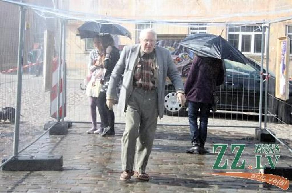 Īpašs pasākums «Māksla mūsos un ap mums» sestdien noritēja arī vietā, kur gandrīz pirms mēneša Mākslas dienas Jelgavā tika atklātas – Ģ.Eliasa muzejā. Centrālās mākslas dienu izstādes apskati varēja savienot ar Jelgavas Mūzikas vidusskolas...