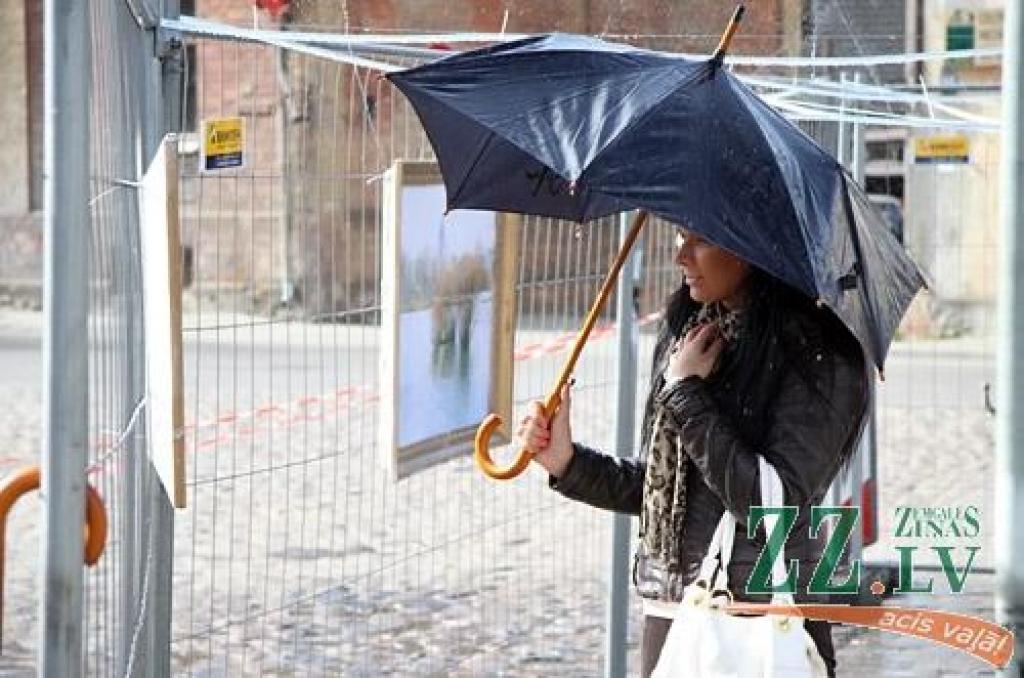 Īpašs pasākums «Māksla mūsos un ap mums» sestdien noritēja arī vietā, kur gandrīz pirms mēneša Mākslas dienas Jelgavā tika atklātas – Ģ.Eliasa muzejā. Centrālās mākslas dienu izstādes apskati varēja savienot ar Jelgavas Mūzikas vidusskolas...