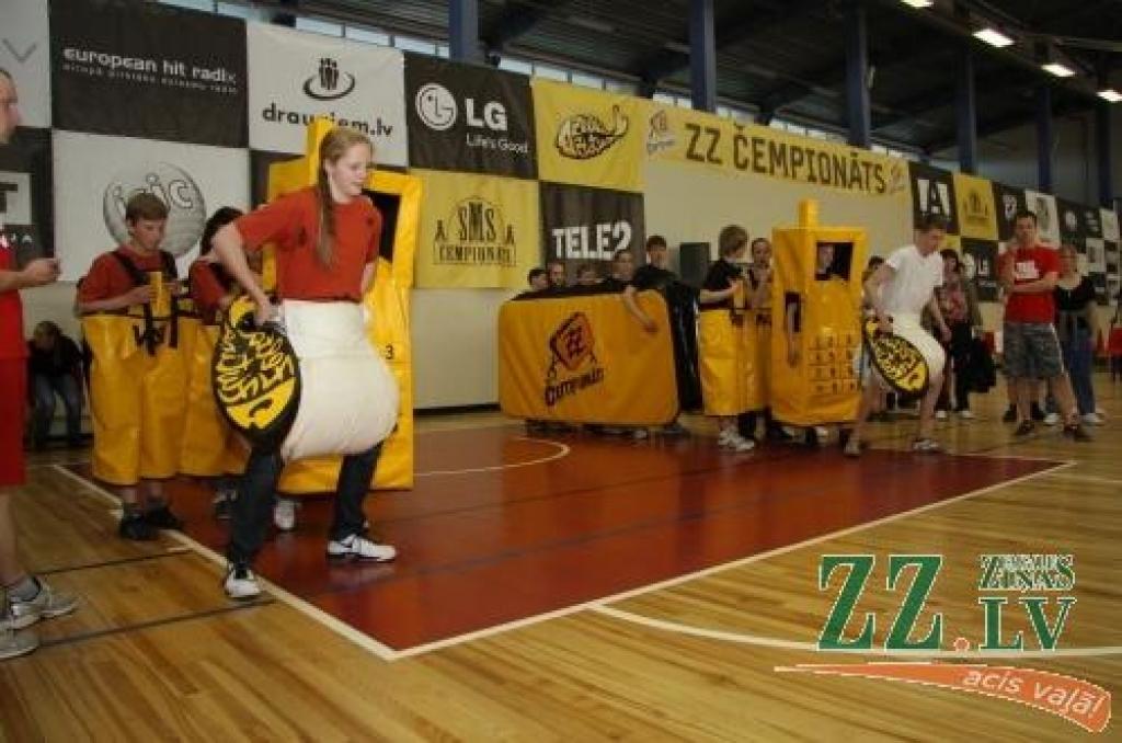 Latvijas skolēnu sporta un prāta spēlēs «ZZ čempionāts» Zemgales pusfināla sacensībās Jelgavā piedalījās 50 klašu komandas.
Desmit uzdevumu izpildē kā pamatskolēniem, tā vidusskolēniem bija jārāda gan zināšanas, gan atjautība un...