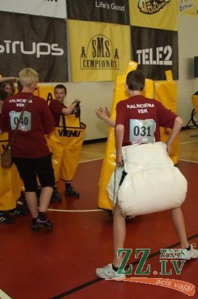 Latvijas skolēnu sporta un prāta spēlēs «ZZ čempionāts» Zemgales pusfināla sacensībās Jelgavā piedalījās 50 klašu komandas.
Desmit uzdevumu izpildē kā pamatskolēniem, tā vidusskolēniem bija jārāda gan zināšanas, gan atjautība un...