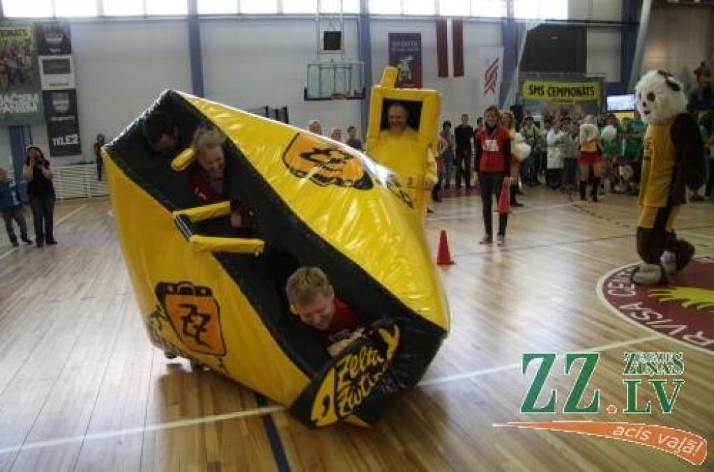 Latvijas skolēnu sporta un prāta spēlēs «ZZ čempionāts» Zemgales pusfināla sacensībās Jelgavā piedalījās 50 klašu komandas.
Desmit uzdevumu izpildē kā pamatskolēniem, tā vidusskolēniem bija jārāda gan zināšanas, gan atjautība un...