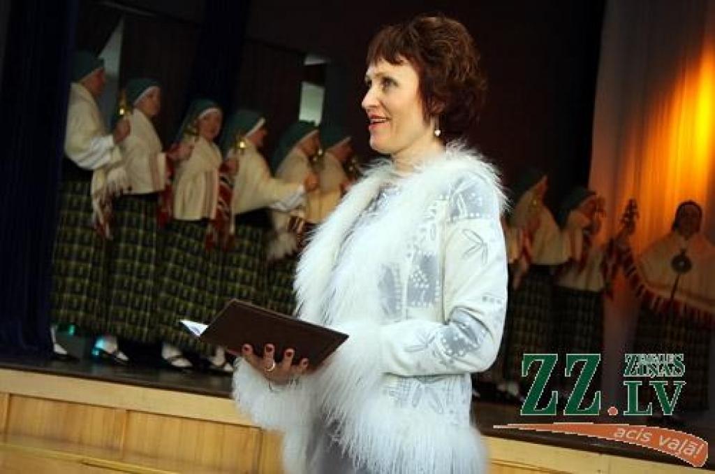 Latvijas Republikas Neatkarības deklarācijas pasludināšanas gadadiena, 4.maijs, Ozolniekos izvērtās dubultsvētkos, jo tautas namu piepildīja spraigi un arī mierīgāki deju soļi, krāšņi tērpi, skaistas atmiņas, mūzika un draugu sveicieni....