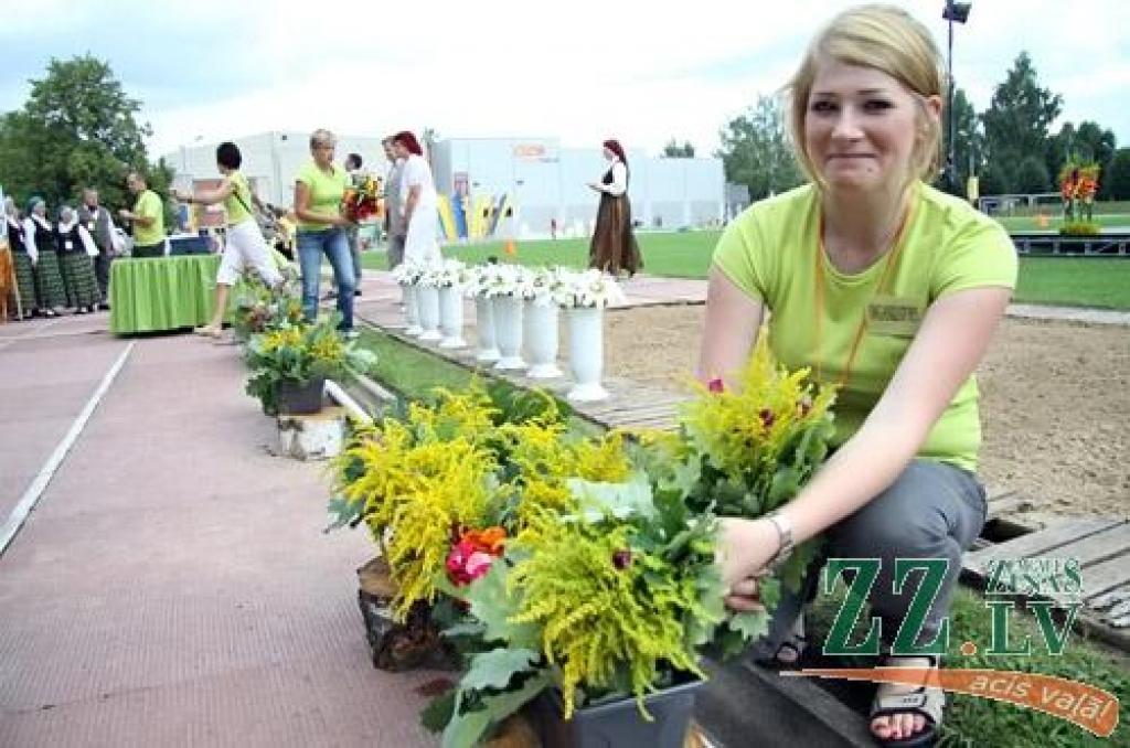 30.jūlijā pirmo reizi īstenota iecere rīkot Ozolnieku novada svētkus. Sestdien ar gājienu no Ozolnieku vidusskolas uz stadionu un ziedu ceļa veidošanu sākās svētki «Ar saknēm novadā». Pirmie novadā, kas savu mūžu var skaitīt, sākot no...