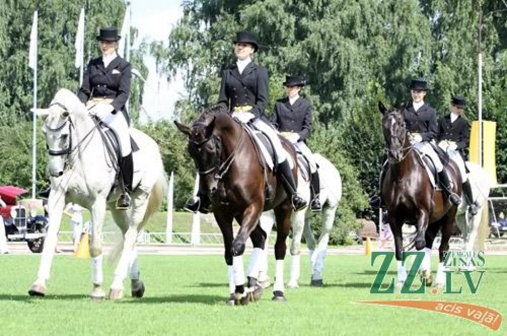 30.jūlijā pirmo reizi īstenota iecere rīkot Ozolnieku novada svētkus. Sestdien ar gājienu no Ozolnieku vidusskolas uz stadionu un ziedu ceļa veidošanu sākās svētki «Ar saknēm novadā». Pirmie novadā, kas savu mūžu var skaitīt, sākot no...