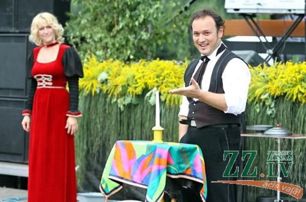 30.jūlijā pirmo reizi īstenota iecere rīkot Ozolnieku novada svētkus. Sestdien ar gājienu no Ozolnieku vidusskolas uz stadionu un ziedu ceļa veidošanu sākās svētki «Ar saknēm novadā». Pirmie novadā, kas savu mūžu var skaitīt, sākot no...