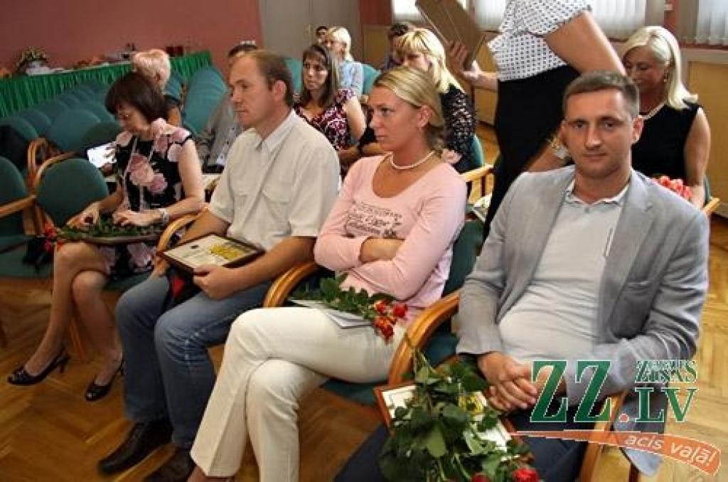 29.jūlijā novada vadība apbalvoja labākos un iedzīvotāju atzītākos uzņēmumus, lai izteiktu pateicību uzņēmējiem un motivētu turpmāk uzlabot pakalpojumu kvalitāti. Pasākumu, kas šogad notiek pirmoreiz, paredzēts rīkot katru gadu. Jelgavas...