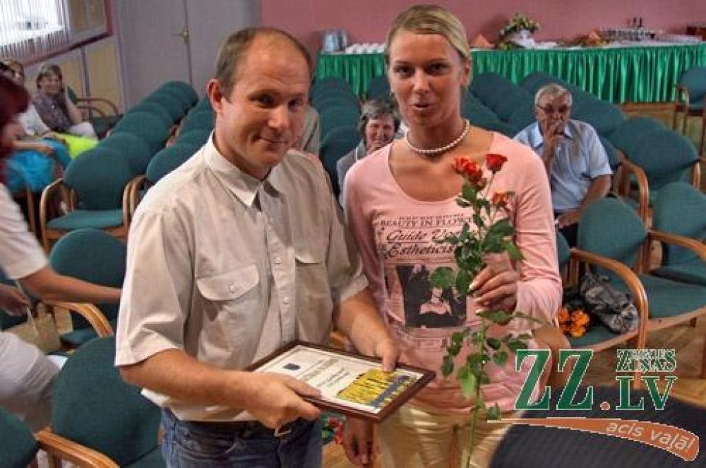 29.jūlijā novada vadība apbalvoja labākos un iedzīvotāju atzītākos uzņēmumus, lai izteiktu pateicību uzņēmējiem un motivētu turpmāk uzlabot pakalpojumu kvalitāti. Pasākumu, kas šogad notiek pirmoreiz, paredzēts rīkot katru gadu. Jelgavas...