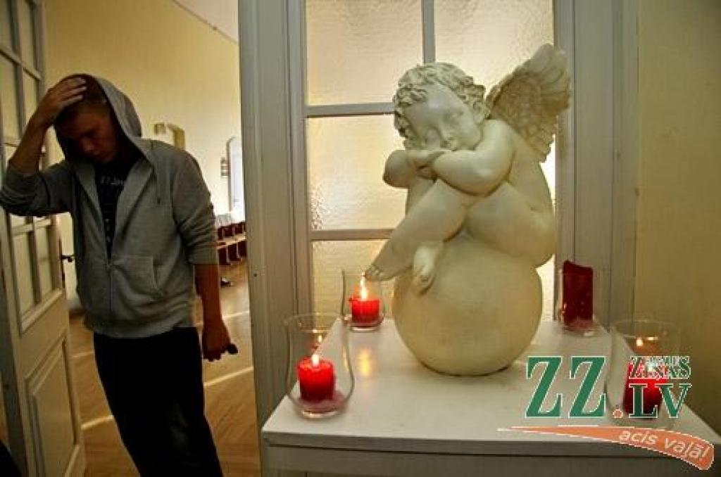 Pēdējo iespēju pieteikties studijām desmit Latvijas augstskolās 19.jūlijā izmantoja simtiem jauniešu no dažādām Latvijas vietām.
Uzņemšanas naktī Latvijas Lauksaimniecības universitātē valdījusi īpaša aura – reflektantus sagaidīja pils...