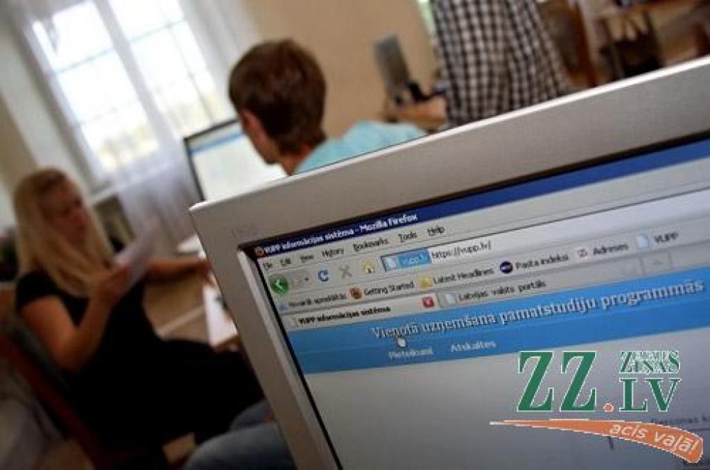 Pēdējo iespēju pieteikties studijām desmit Latvijas augstskolās 19.jūlijā izmantoja simtiem jauniešu no dažādām Latvijas vietām.
Uzņemšanas naktī Latvijas Lauksaimniecības universitātē valdījusi īpaša aura – reflektantus sagaidīja pils...
