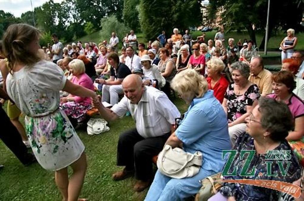 Saliņā pie Latvijas Lauksamniecības universitātes 7.jūlijā notika tradicionālie slāvu vasaras saulgriežu svētki «Kupalle».
Koncertā piedalījās teātra trupa «Poteha», Jelgavas baltkrievu biedrības «Ļanok» baltkrievu folkloras ansamblis...