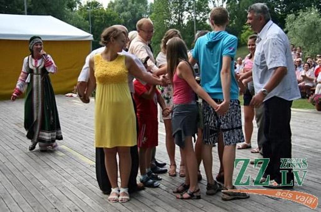 Saliņā pie Latvijas Lauksamniecības universitātes 7.jūlijā notika tradicionālie slāvu vasaras saulgriežu svētki «Kupalle».
Koncertā piedalījās teātra trupa «Poteha», Jelgavas baltkrievu biedrības «Ļanok» baltkrievu folkloras ansamblis...