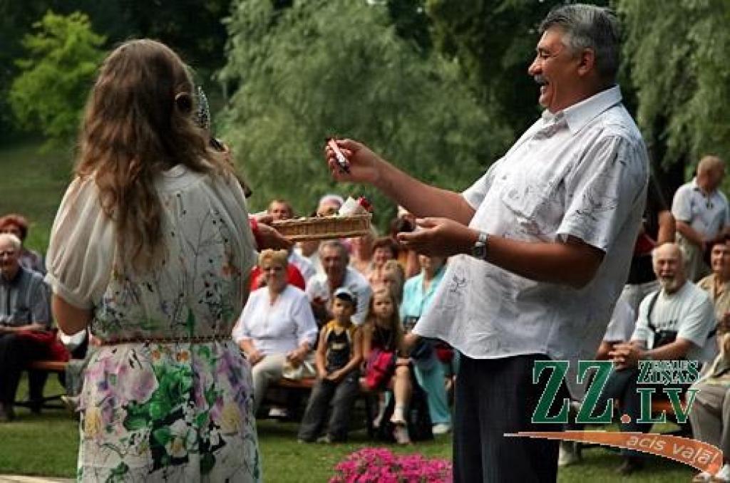 Saliņā pie Latvijas Lauksamniecības universitātes 7.jūlijā notika tradicionālie slāvu vasaras saulgriežu svētki «Kupalle».
Koncertā piedalījās teātra trupa «Poteha», Jelgavas baltkrievu biedrības «Ļanok» baltkrievu folkloras ansamblis...