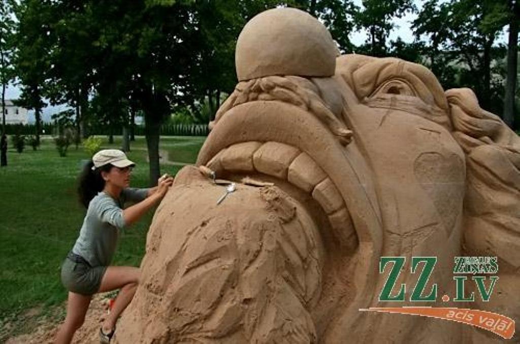 No 4. līdz 10. jūlijam Uzvaras parkā notiek 5.Smilšu skulptūru festivāls «Vasaras zīmes». Smilšu skulptūru konkursam tika saņemti 42 pieteikumi, dalībai festivālā žūrijas komisija atlasīja 16 pasaulē atzītus tēlniekus no Čehijas,...