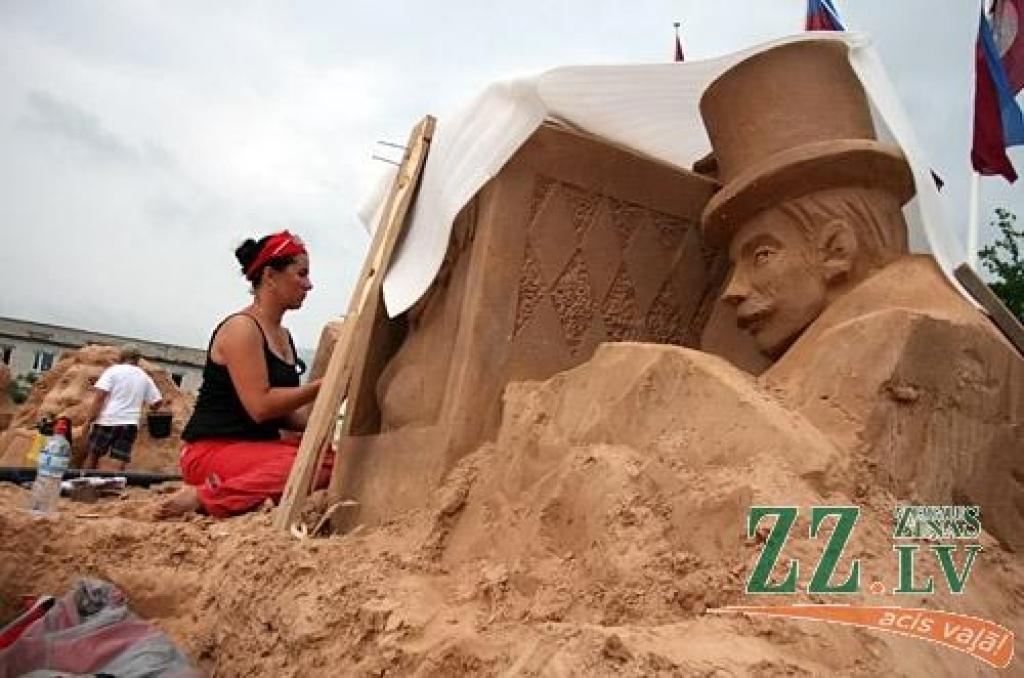 No 4. līdz 10. jūlijam Uzvaras parkā notiek 5.Smilšu skulptūru festivāls «Vasaras zīmes». Smilšu skulptūru konkursam tika saņemti 42 pieteikumi, dalībai festivālā žūrijas komisija atlasīja 16 pasaulē atzītus tēlniekus no Čehijas,...