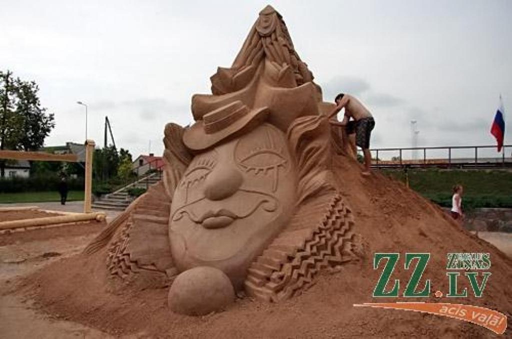 No 4. līdz 10. jūlijam Uzvaras parkā notiek 5.Smilšu skulptūru festivāls «Vasaras zīmes». Smilšu skulptūru konkursam tika saņemti 42 pieteikumi, dalībai festivālā žūrijas komisija atlasīja 16 pasaulē atzītus tēlniekus no Čehijas,...