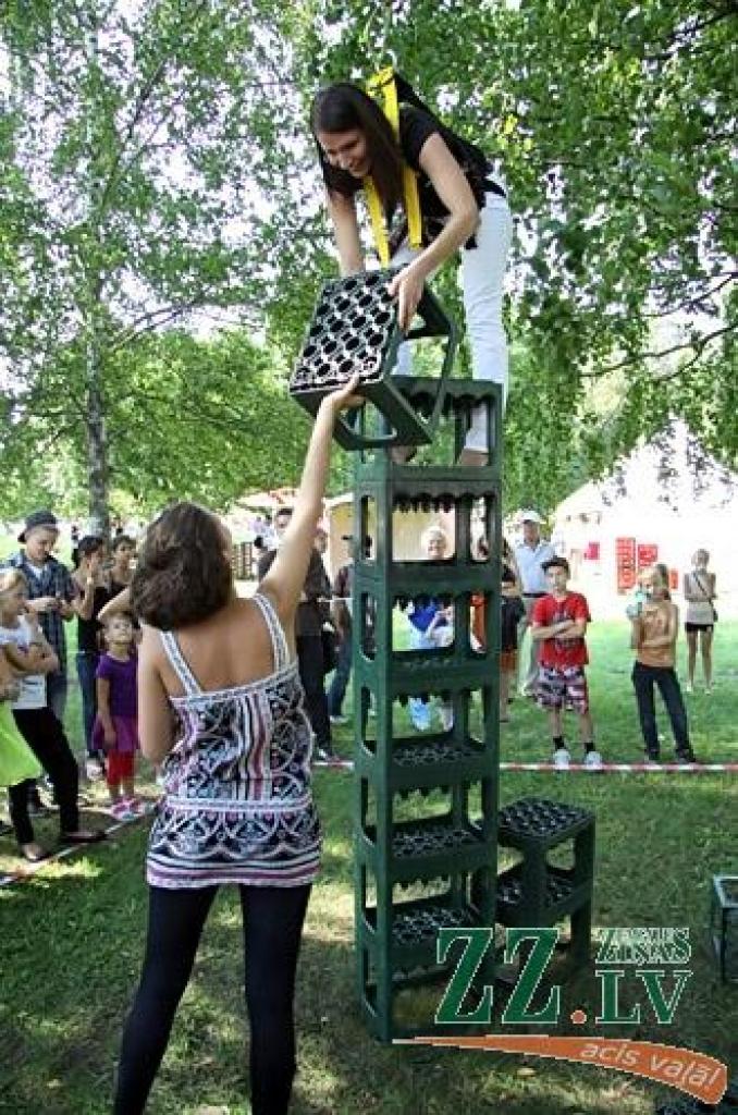 Latvijas Piena, maizes un medus svētki, kas šogad ir jau vienpadsmitie, 27. augustā baudīja laika apstākļu labvēlību – augusta pēdējā sestdiena izrādījās viena no siltākajām un saulainākajām aizvadītās vasaras dienām. Lielo ļaužu...