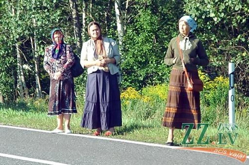 Svētās Trijādības-Sergija sieviešu klostera filiālē Valgundes sieviešu Kristus Apskaidrošanās tuksneša klosterī 17.augustā ieradās svētceļnieki, kas no Rīgas ceļu mērojuši, lai lūgtu grēku piedošanu.
Sākot iet pulksten pusastoņos no rīta,...