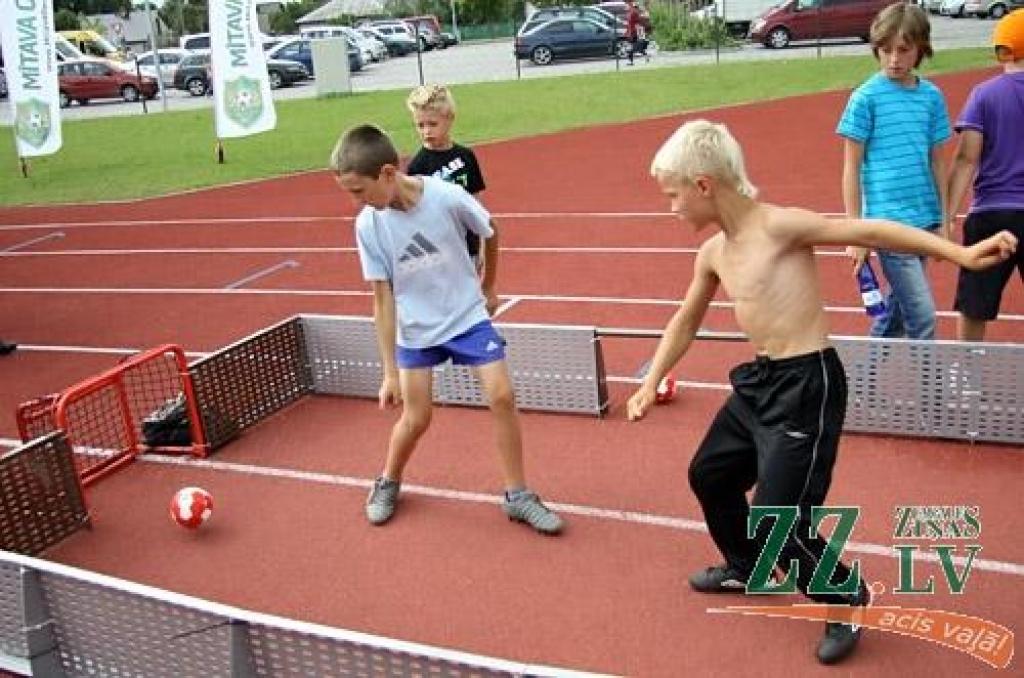 Grupas «Prāta vētra» iedibinātais amatieru čempionāts minifutbolā «Mītava open 2011» noslēdzies 13. augustā ar finālturnīru Zemgales Olimpiskajā centrā.
Līdz tam notika priekšsacīkstes jeb seši zonālie turnīri, un no katra pa trim...