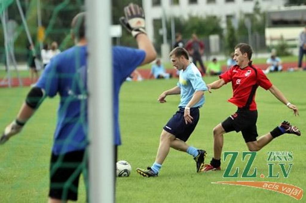 Grupas «Prāta vētra» iedibinātais amatieru čempionāts minifutbolā «Mītava open 2011» noslēdzies 13. augustā ar finālturnīru Zemgales Olimpiskajā centrā.
Līdz tam notika priekšsacīkstes jeb seši zonālie turnīri, un no katra pa trim...