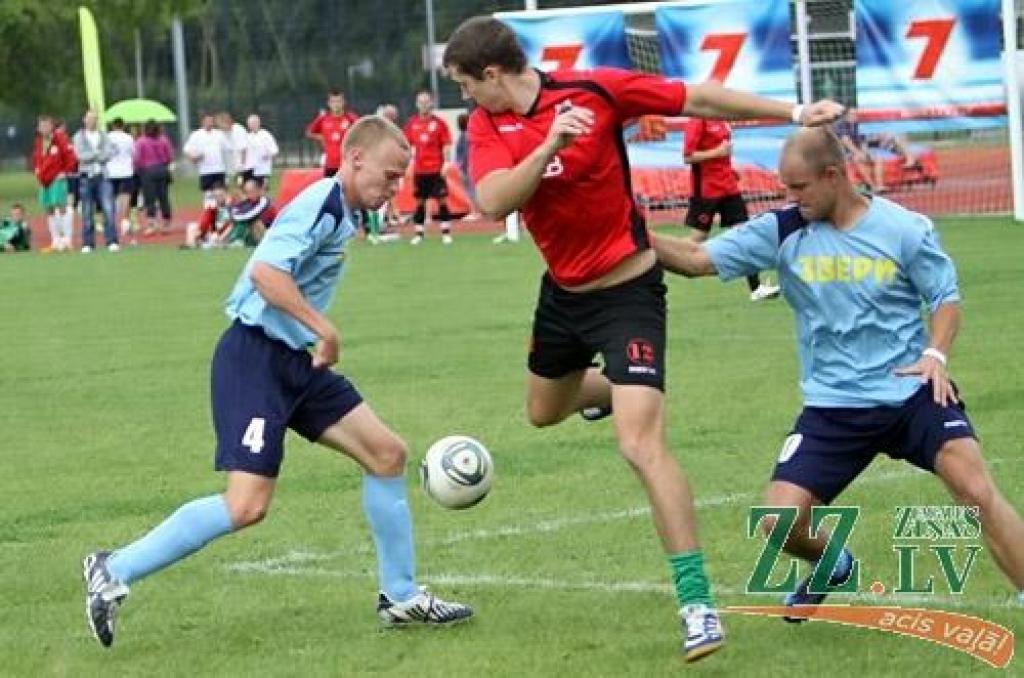Grupas «Prāta vētra» iedibinātais amatieru čempionāts minifutbolā «Mītava open 2011» noslēdzies 13. augustā ar finālturnīru Zemgales Olimpiskajā centrā.
Līdz tam notika priekšsacīkstes jeb seši zonālie turnīri, un no katra pa trim...