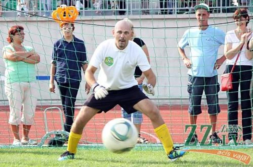 Grupas «Prāta vētra» iedibinātais amatieru čempionāts minifutbolā «Mītava open 2011» noslēdzies 13. augustā ar finālturnīru Zemgales Olimpiskajā centrā.
Līdz tam notika priekšsacīkstes jeb seši zonālie turnīri, un no katra pa trim...