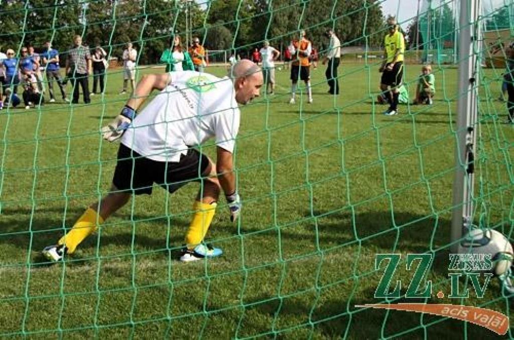 Grupas «Prāta vētra» iedibinātais amatieru čempionāts minifutbolā «Mītava open 2011» noslēdzies 13. augustā ar finālturnīru Zemgales Olimpiskajā centrā.
Līdz tam notika priekšsacīkstes jeb seši zonālie turnīri, un no katra pa trim...