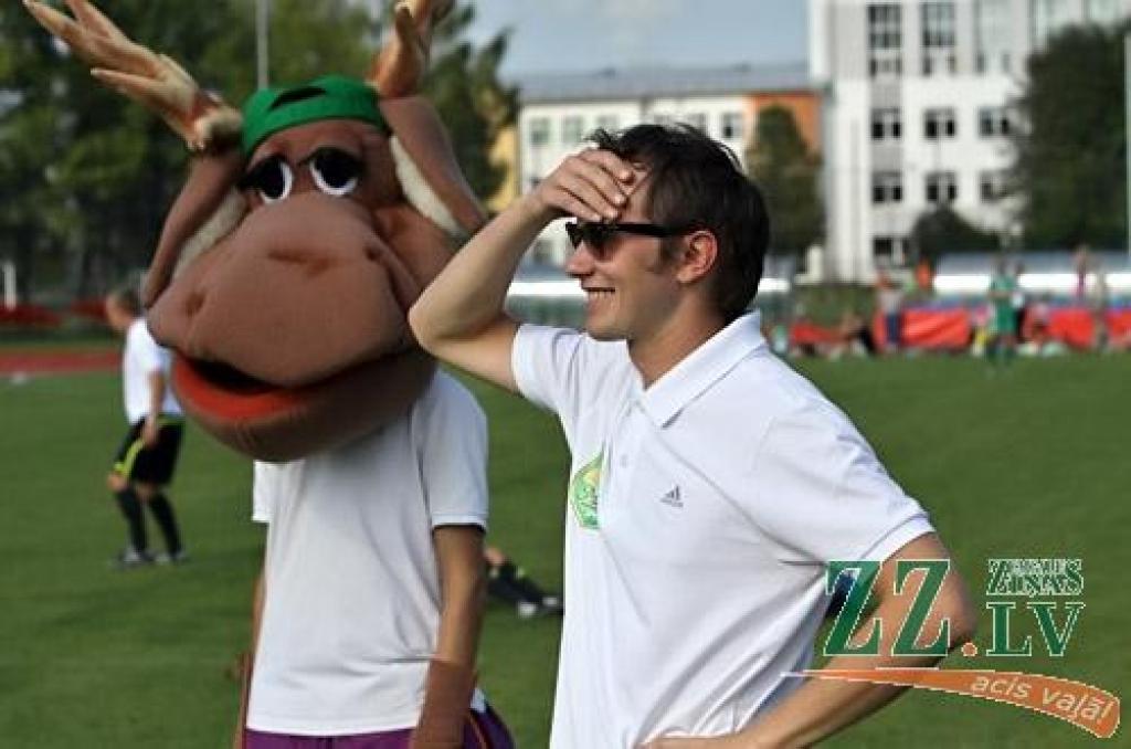 Grupas «Prāta vētra» iedibinātais amatieru čempionāts minifutbolā «Mītava open 2011» noslēdzies 13. augustā ar finālturnīru Zemgales Olimpiskajā centrā.
Līdz tam notika priekšsacīkstes jeb seši zonālie turnīri, un no katra pa trim...