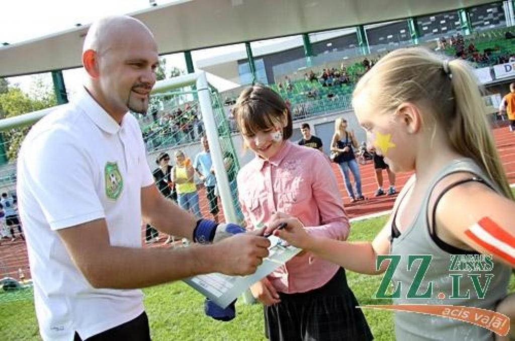 Grupas «Prāta vētra» iedibinātais amatieru čempionāts minifutbolā «Mītava open 2011» noslēdzies 13. augustā ar finālturnīru Zemgales Olimpiskajā centrā.
Līdz tam notika priekšsacīkstes jeb seši zonālie turnīri, un no katra pa trim...