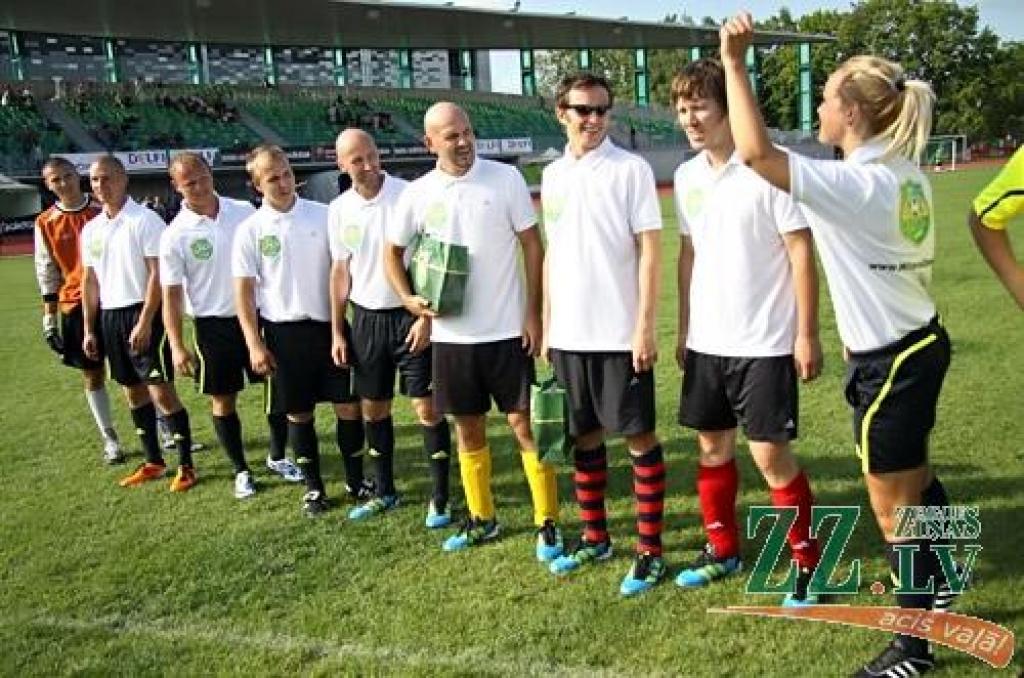 Grupas «Prāta vētra» iedibinātais amatieru čempionāts minifutbolā «Mītava open 2011» noslēdzies 13. augustā ar finālturnīru Zemgales Olimpiskajā centrā.
Līdz tam notika priekšsacīkstes jeb seši zonālie turnīri, un no katra pa trim...