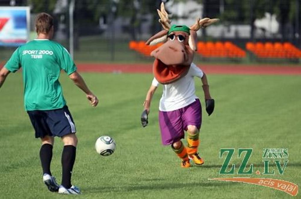 Grupas «Prāta vētra» iedibinātais amatieru čempionāts minifutbolā «Mītava open 2011» noslēdzies 13. augustā ar finālturnīru Zemgales Olimpiskajā centrā.
Līdz tam notika priekšsacīkstes jeb seši zonālie turnīri, un no katra pa trim...