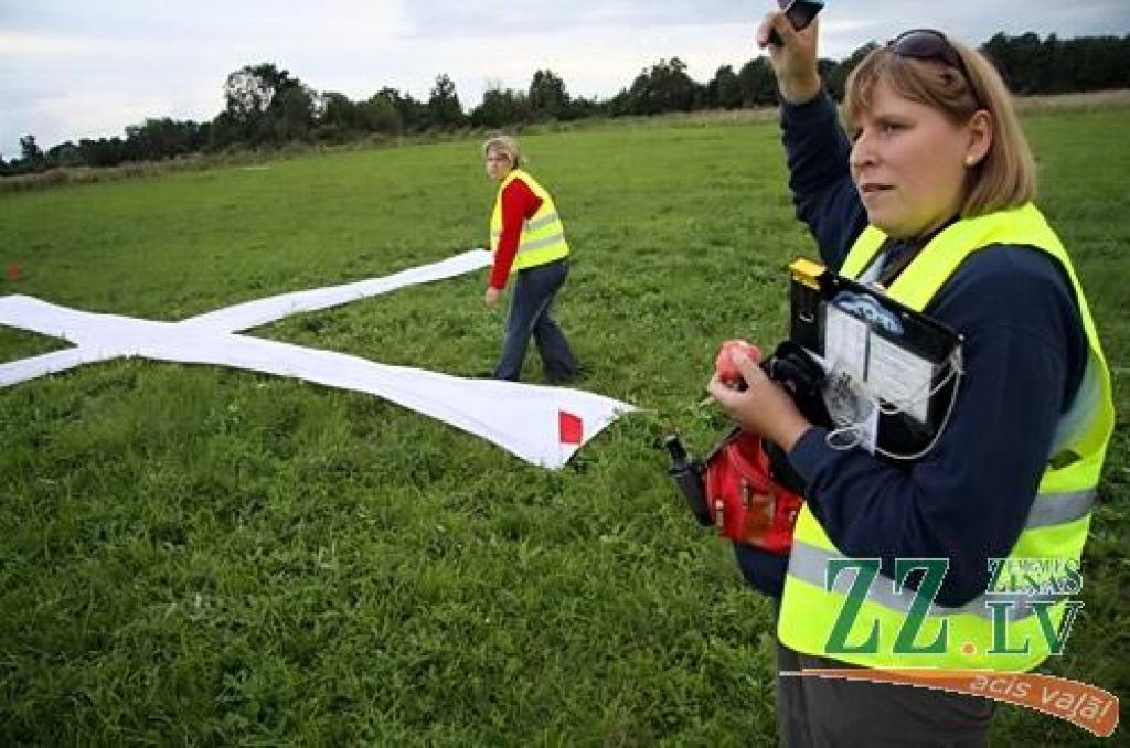 Sagaidot lidojumam labvēlīgus laikapstākļus, 11.augusta vakarā 25 piloti no Mūrmuižas cēlās gaisā, lai izpildītu gaisa balonu festivāla «LMT Kauss» galvenā tiesneša Igora Lobašova piecus uzdevumus. Par to, kuram, piezemējoties Svētes pusē,...