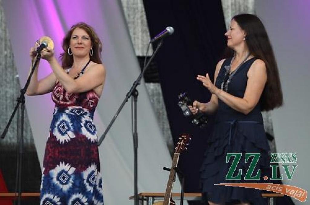 «Čikāgas piecīši» par godu 50 gadu jubilejai vairākās Latvijas pilsētās sniedz deviņus koncertus. 7.augustā viņi ciemojās Jelgavā.
Par ansambļa dibināšanu «Čikāgas piecīši» uzskata 1961.gadu, kad Čikāgas latviešu jaunatnes sarīkojumā...