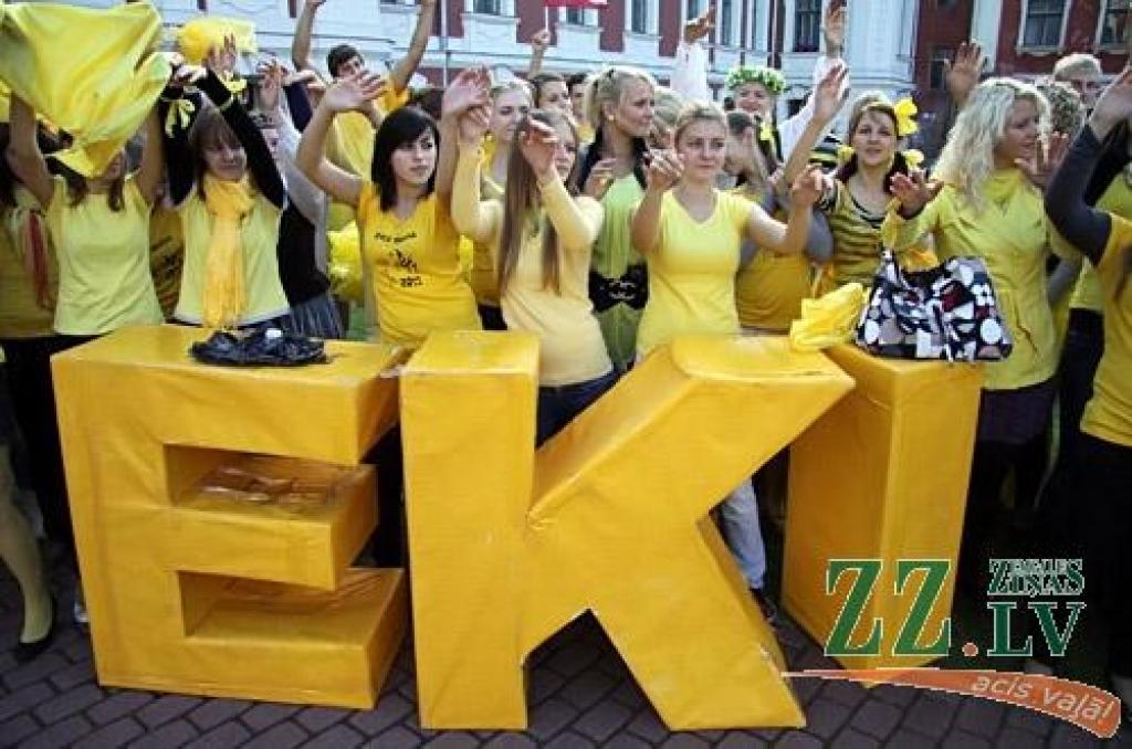 Jelgavas pils pagalmā jaunie studenti izcīnījuši sava zinību vīra Azemitologa lielo un mazo balvu. Mazo balvu izcīnīja Lauksaimniecības fakultātes (LF) studenti, bet Lielā balva aizceļoja pie Tehniskās fakultātes (TF) pirmkursniekiem.
Par...