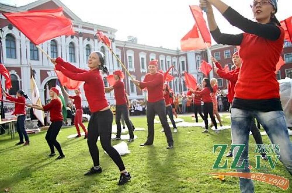 Jelgavas pils pagalmā jaunie studenti izcīnījuši sava zinību vīra Azemitologa lielo un mazo balvu. Mazo balvu izcīnīja Lauksaimniecības fakultātes (LF) studenti, bet Lielā balva aizceļoja pie Tehniskās fakultātes (TF) pirmkursniekiem.
Par...