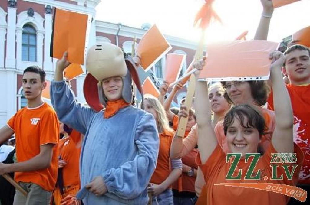 Jelgavas pils pagalmā jaunie studenti izcīnījuši sava zinību vīra Azemitologa lielo un mazo balvu. Mazo balvu izcīnīja Lauksaimniecības fakultātes (LF) studenti, bet Lielā balva aizceļoja pie Tehniskās fakultātes (TF) pirmkursniekiem.
Par...