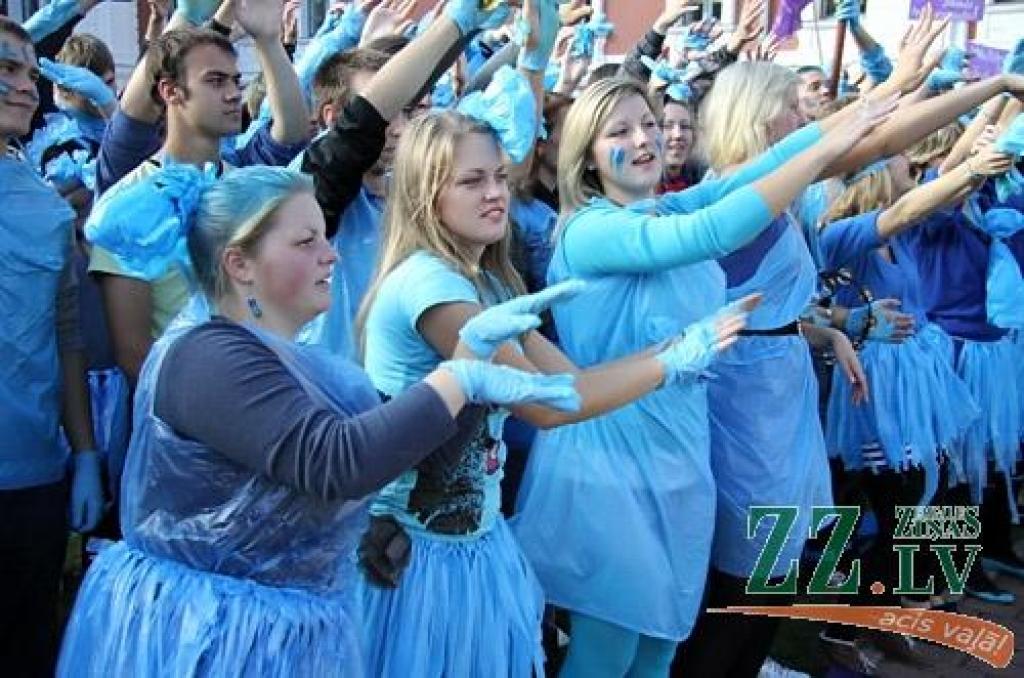 Jelgavas pils pagalmā jaunie studenti izcīnījuši sava zinību vīra Azemitologa lielo un mazo balvu. Mazo balvu izcīnīja Lauksaimniecības fakultātes (LF) studenti, bet Lielā balva aizceļoja pie Tehniskās fakultātes (TF) pirmkursniekiem.
Par...