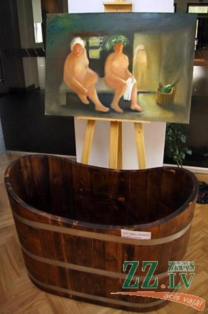 Pašā Miķeļdienā Jelgavas kultūras namā durvis vērusi jauna studijā «Dardedze», šoreiz kopā ar draugiem un palīgiem, tapusi izstāde – «Pirtsdiena».
«Es domāju, ka katru latvieti, lai kur viņš atrastos, vienalga zempziņā velk uz laukiem,...