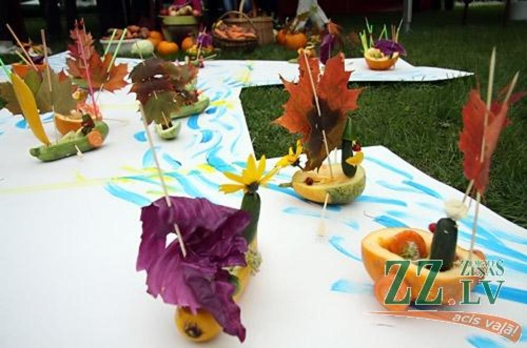 Līdz pašiem Miķeļiem gan vēl pusotra nedēļa, tomēr jelgavnieki nolēma daudz nekavēties un tradicionālo gadatirgu «Miķeļdienu gaidot!» Hercoga Jēkaba laukumā sarīkoja jau 17. septembrī – Saeimas ārkārtas vēlēšanu sestdienā. Droši vien tas...
