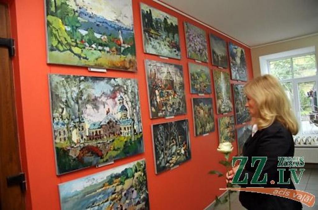 Jelgavas Zinātniskās bibliotēkas (JZB) galerijā otrdien atklāja mākslinieka Raita Junkera gleznu izstādi «No...». Kaut gleznu autoru nu jau grūti ierindot jauno kategorijā (R.Junkers dzimis 1959.gadā Kuldīgas rajona Ēdolē), Jelgavas...