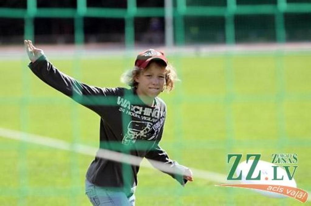 Ozolnieku novada iedzīvotāji sestdien pulcējās uz novada Sporta dienu, kas vienlaikus bija arī gadskārtējās spartakiādes finišs. «No pērnā gada novembra līdz augustam esam kārtīgi sportojuši 11 sporta veidos un četros masu pasākumos. Nu...
