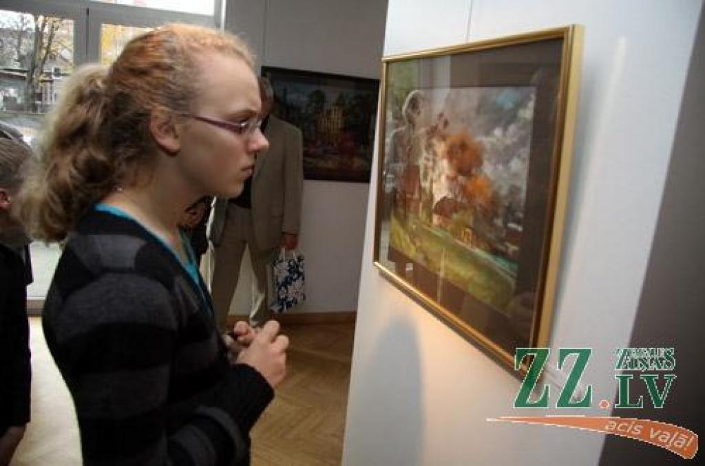 Daudzu kolēģu mākslinieku, plaša draugu un ģimenes loka, ko vēl kuplāku vērta daļa no ilgajos darba gados Zīmēšanas studijā apmācītajiem audzēkņiem, klātbūtnē Jelgavas kultūras namā 28.oktobrī atklāta Ulda Rogas 70 gadu jubilejai veltīta...