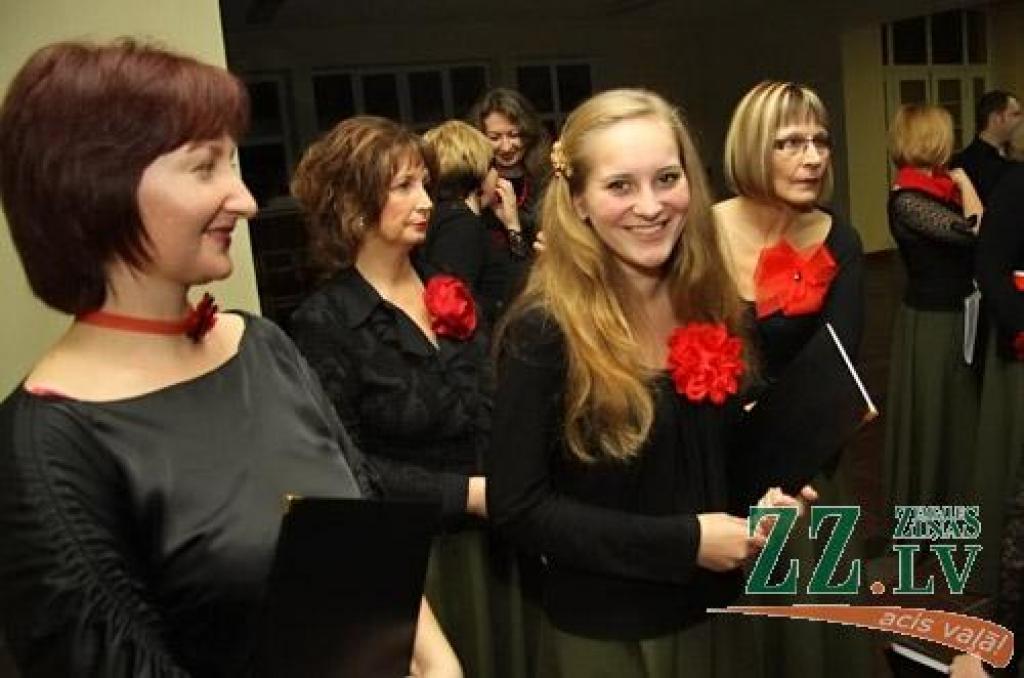 Jauktā kora «Zemgale» jubilejas koncerts sestdien notika tai pašā zālē, kur pirms 50 gadiem tā pirmais mēģinājums – Jelgavas Valsts ģimnāzijā (toreiz gan to sauca par 2. vidusskolu). 1961. gadā pie diriģenta pults bija Imants Kokars, 2011....